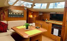 Cozy Boat Hotel In Barcelona & Ac & Wifi & Parking